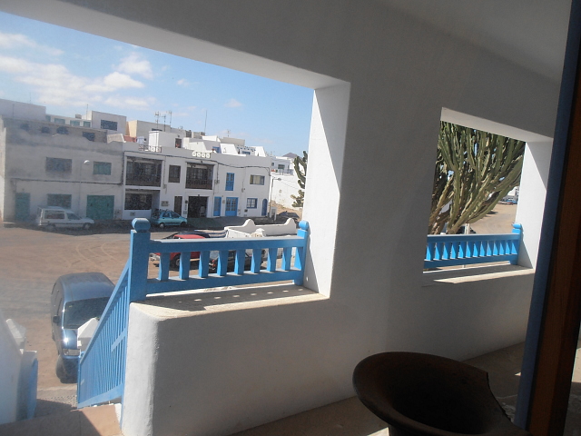 Balcony to the street