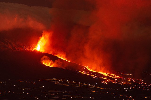 Eruption of the Cumbre Vieja volcano on La Palma