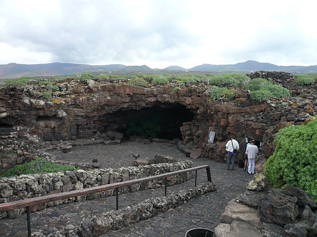 https://www.charcodelpalo.com/cueva_de_los_verdes/p1010567.jpg